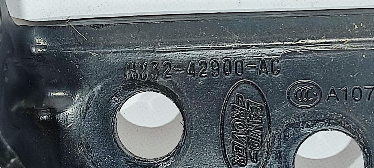 LR080293 Петля кришки багажника права LAND ROVER DISCOVERY 5 (L462) Б / У